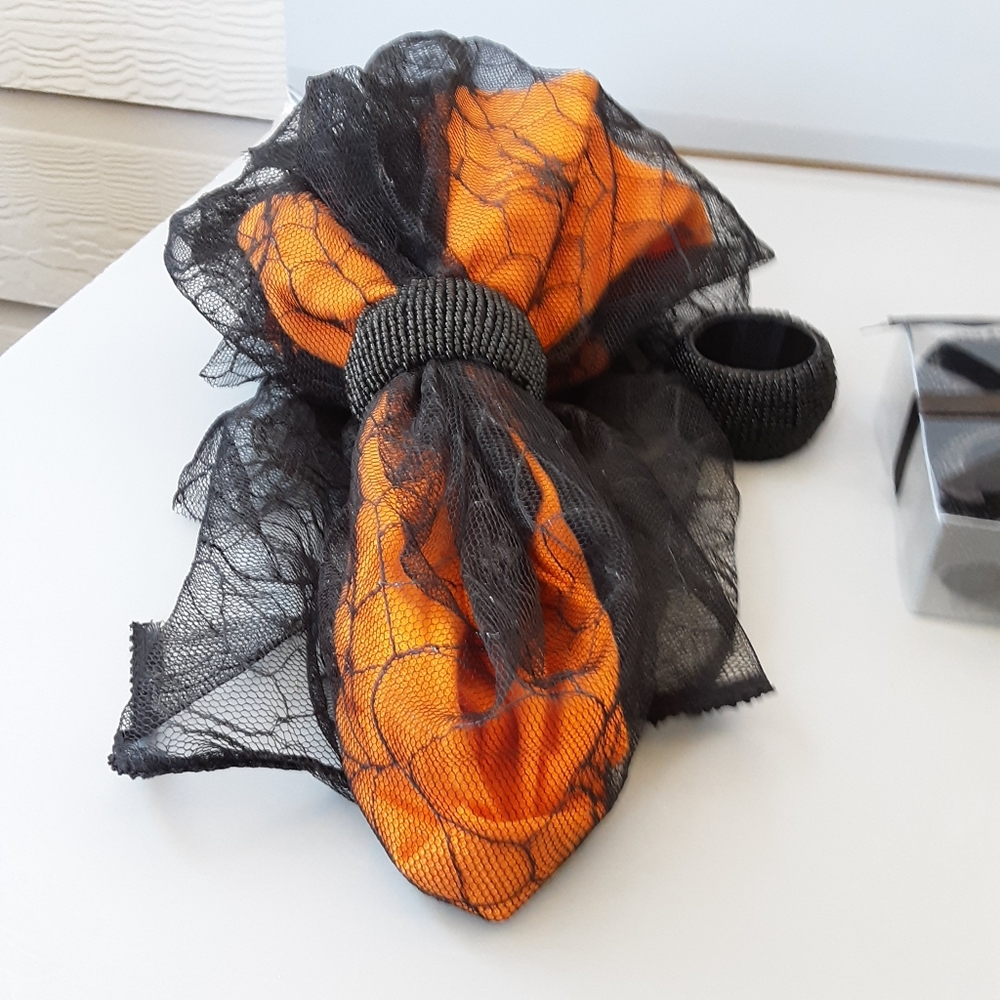 set of 4 round skull place mats and napkin holders - Picture 2 of 9